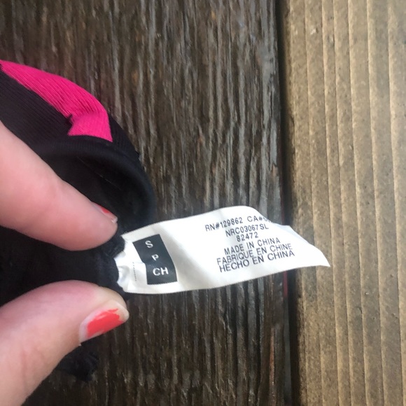 💢SOLD. Nike Dri Fit Running Gloves - Picture 3 of 3